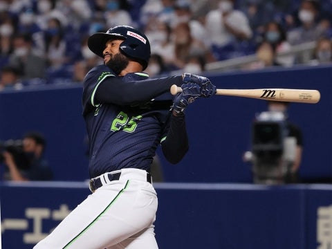 サンタナ選手が二打席連続タイムリーを放つ！