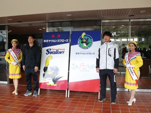 春季キャンプ休日・吉村投手・北村選手が浦添市内を観光！