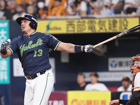 オスナ選手が先制の16号2ラン