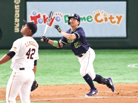 初回にソロアーチ