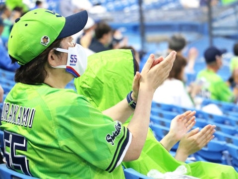 新しい応援スタイル、好プレーには拍手を