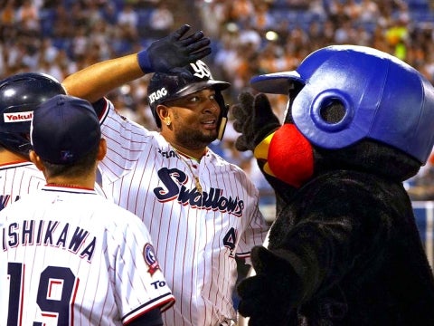 バレンティン選手が先制の30号２ラン