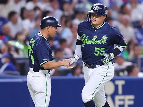 村上選手が25号ソロを放つ