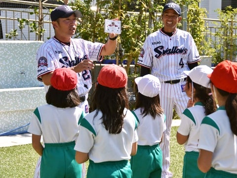 度会氏と河端氏が江東区立第五大島小学校で投げ方指導！