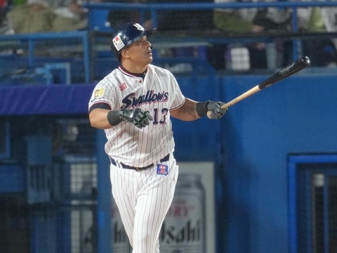 オスナ選手が1点差に迫る2号3ラン