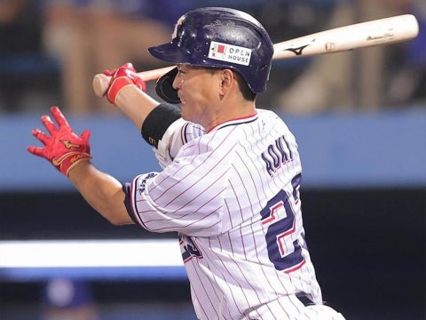 青木選手が一時逆転となる2点タイムリー