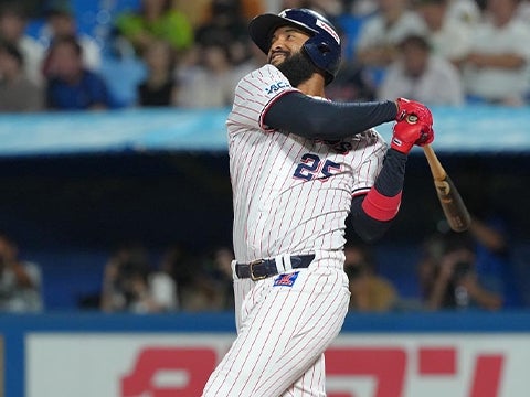 サンタナ選手が15号3ランを放つ