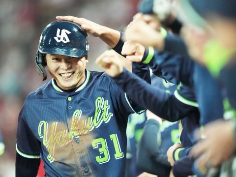 山崎選手が勝ち越しの2点タイムリー三塁打！