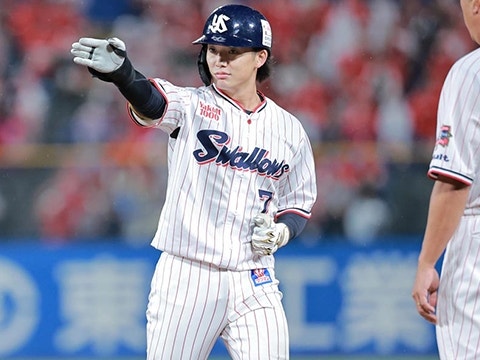 長岡選手がタイムリーを放つ活躍