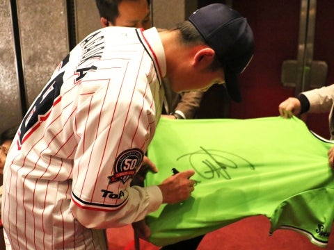 新入団選手6名によるはじめてのサイン会