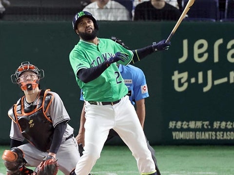 サンタナ選手が追加点となる11号2ラン