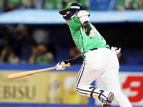 山田選手が勝ち越しタイムリーを放つ