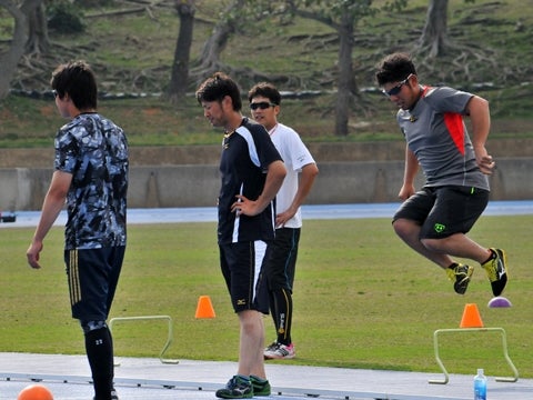 陸上トラックにて