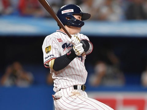 長岡選手が決勝の8号2ラン！