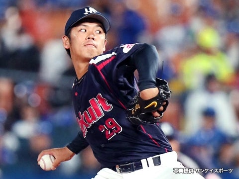 力投する小川投手