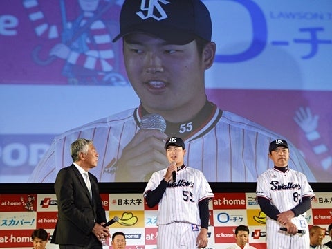 ドラ1選手たちがステージに