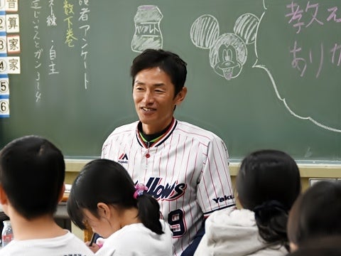 冗談で沸かせる