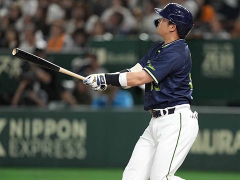 村上選手がオープン戦1号となる2ランを放つ