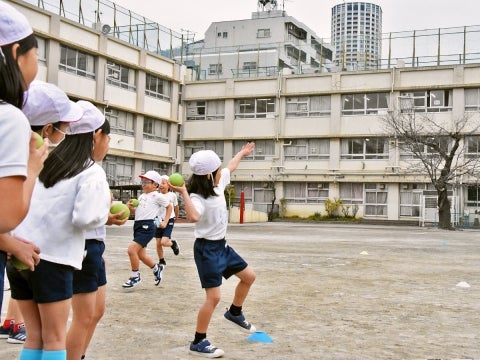 屋上に向かって