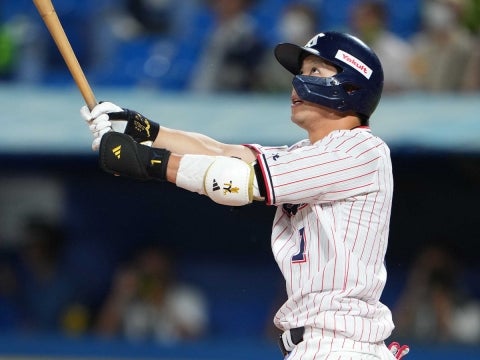 山田選手が13号2ランを放つ