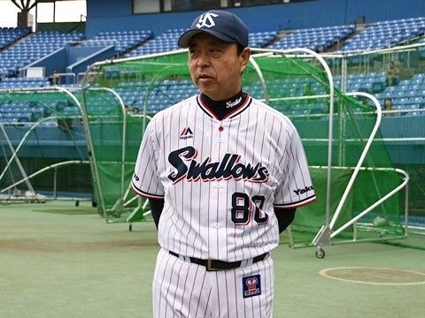 ユニホーム姿を披露