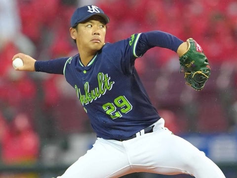 小川投手が6回1失点の好投を見せる