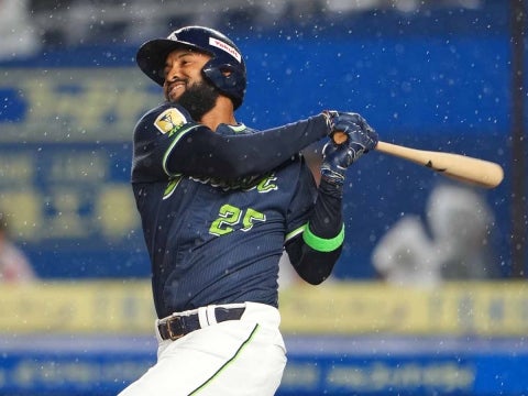 サンタナ選手が貴重な追加点となる6号2ラン！