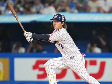 長岡選手が攻守にわたる活躍を見せる