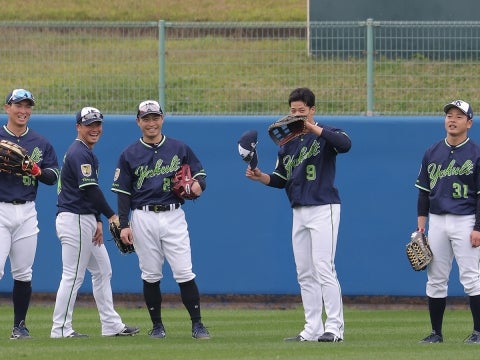 ノックを受ける外野陣