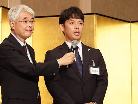 小川投手が球団表彰の優秀選手に