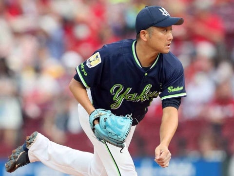 石川投手が力投を見せる