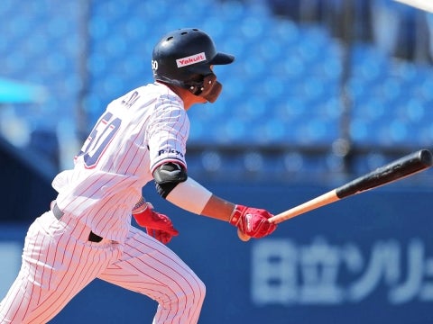 2回、2点タイムリー二塁打を放つ上田選手