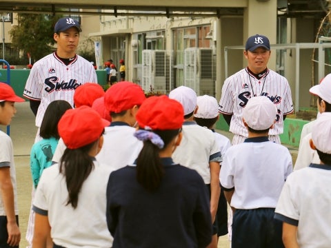 河端氏と徳山氏が狛江市立狛江第六小学校で打ち方指導！