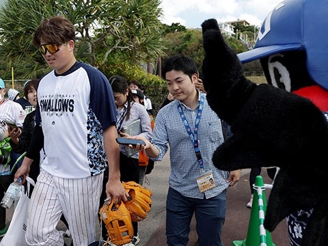 村上選手にも挨拶しますが