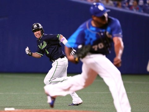 山田選手がレフトへタイムリー&32個目の盗塁