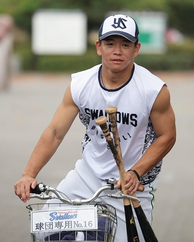 自転車に乗る並木選手