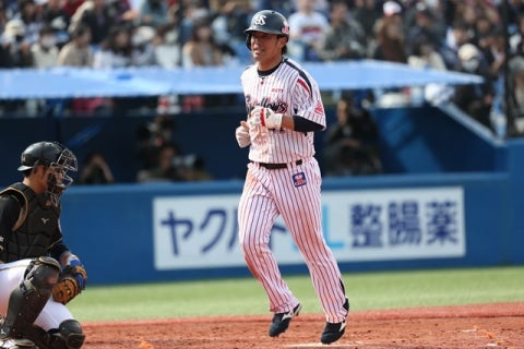 きょうも2安打の雄平選手が生還