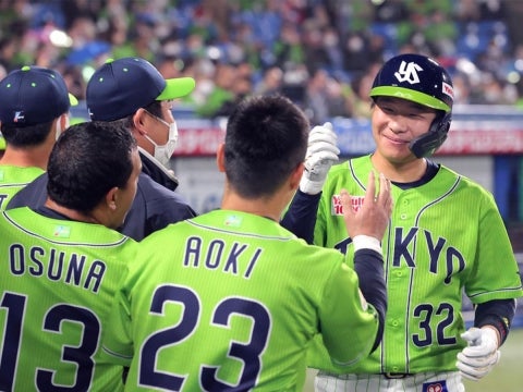 松本直選手が決勝の1号2ランを放つ！