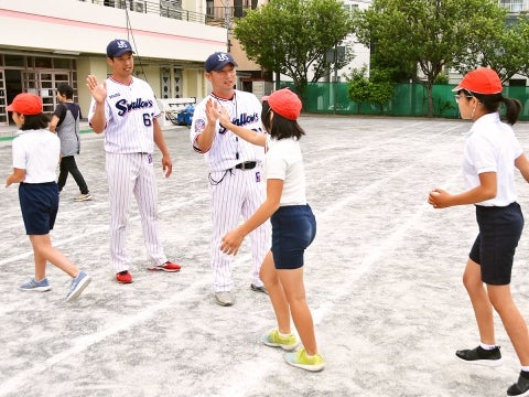 河端氏と徳山氏が江東区立水神小学校で投げ方指導！