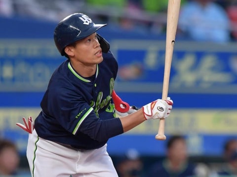 先頭・塩見選手がライトスタンドへ8号ソロ