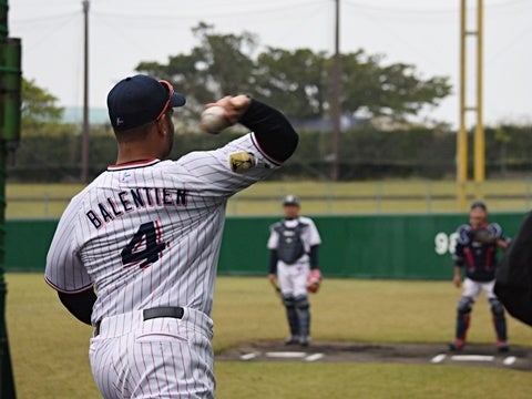 バレンティン選手が投球練習！？