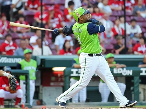 初回、無死満塁から犠牲フライを放ち先制