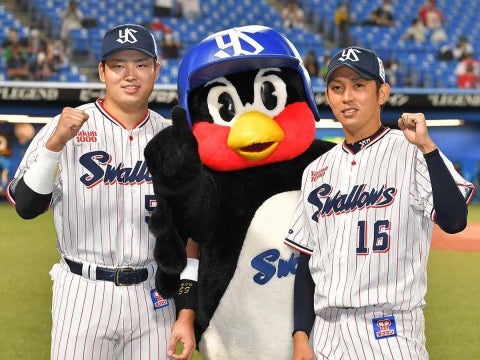 村上選手と原樹理投手がお立ち台へ！