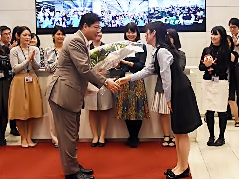 真中前監督が根岸オーナーへシーズン終了報告