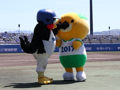 マスコット登場 | フォトギャラリー | 東京ヤクルトスワローズ