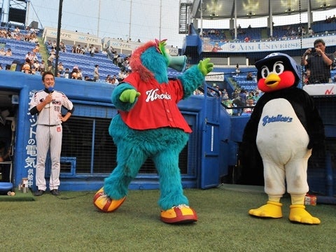 スラィリー来場