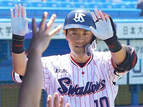 先頭打者弾で先制