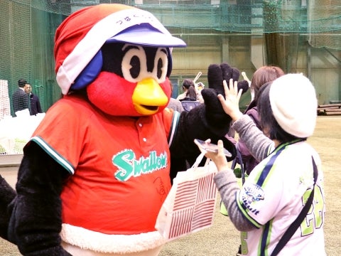 つば九郎が毎年恒例のクリスマスイベントを実施！