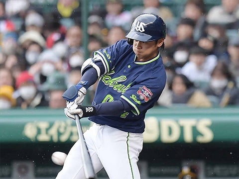 岩田選手が追加点となるタイムリー