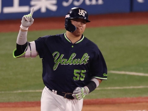 村上選手が48号ソロ含む、5安打4打点！